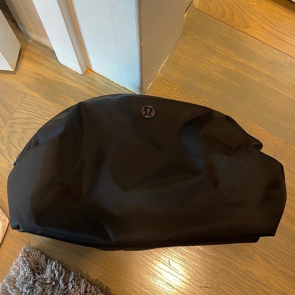 Lululemon feeling ready pouch